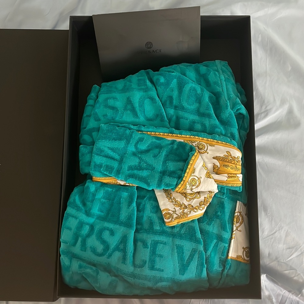 COPY - Mens Size S ‘I Love Baroque’ robe purchased from Versace online store 9/…